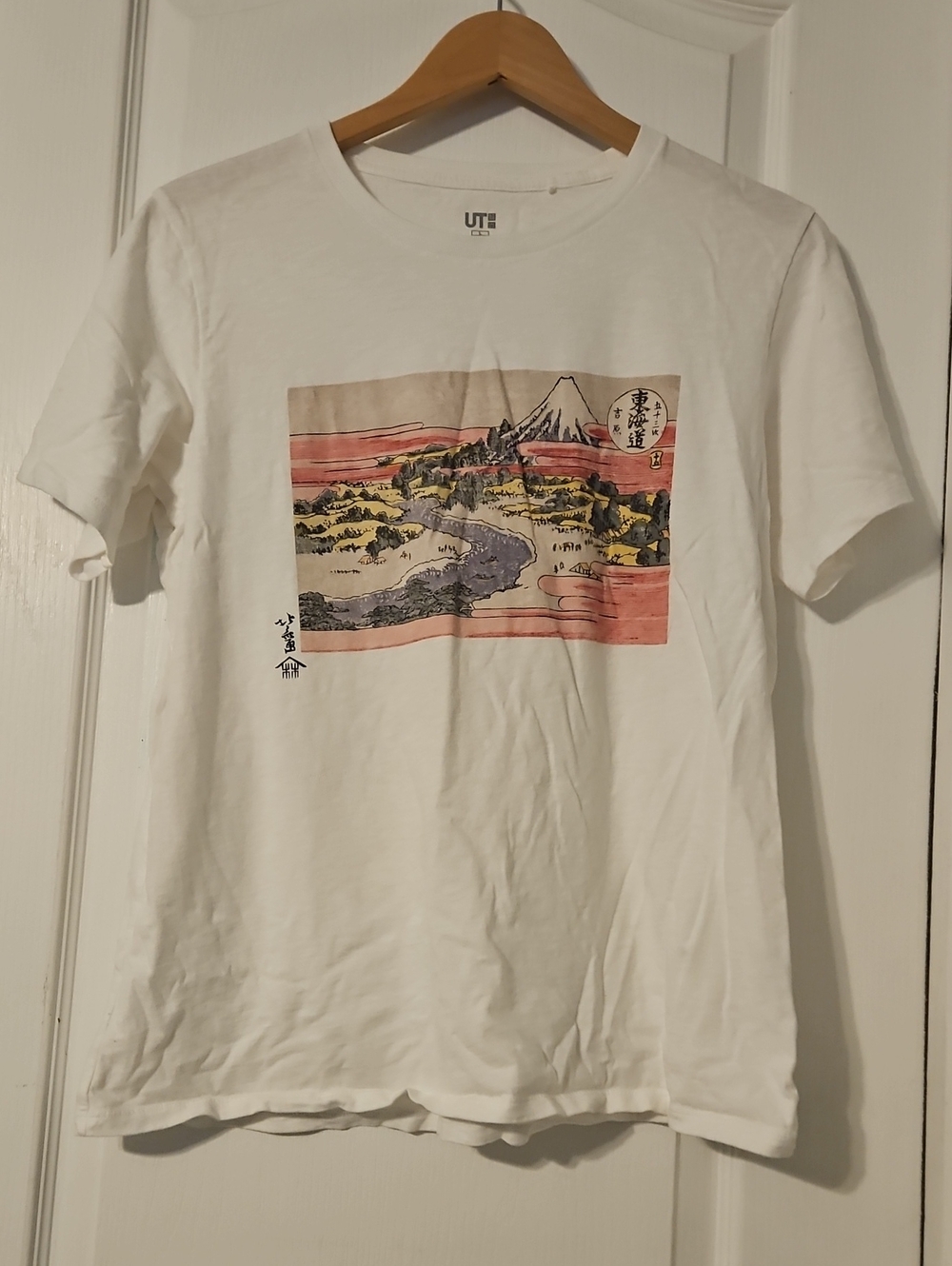 Uniqlo Graphic Tee